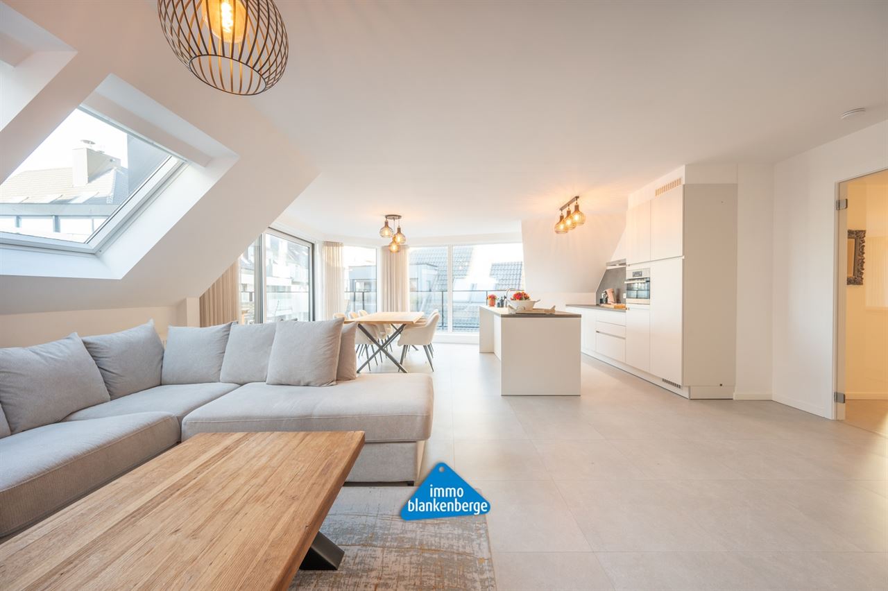 Gemeubelde exclusieve penthouse met garage, twee slaapkamers en terras