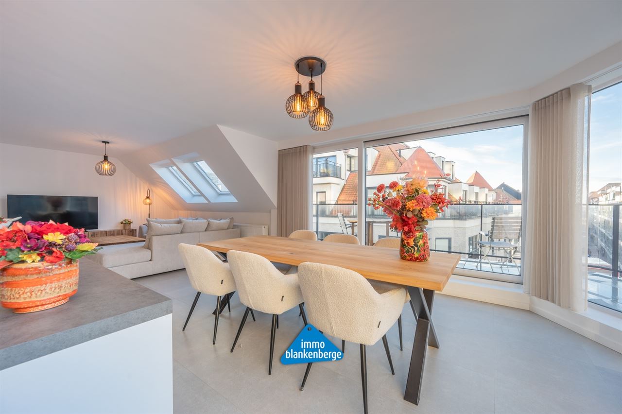 Gemeubelde exclusieve penthouse met garage, twee slaapkamers en terras
