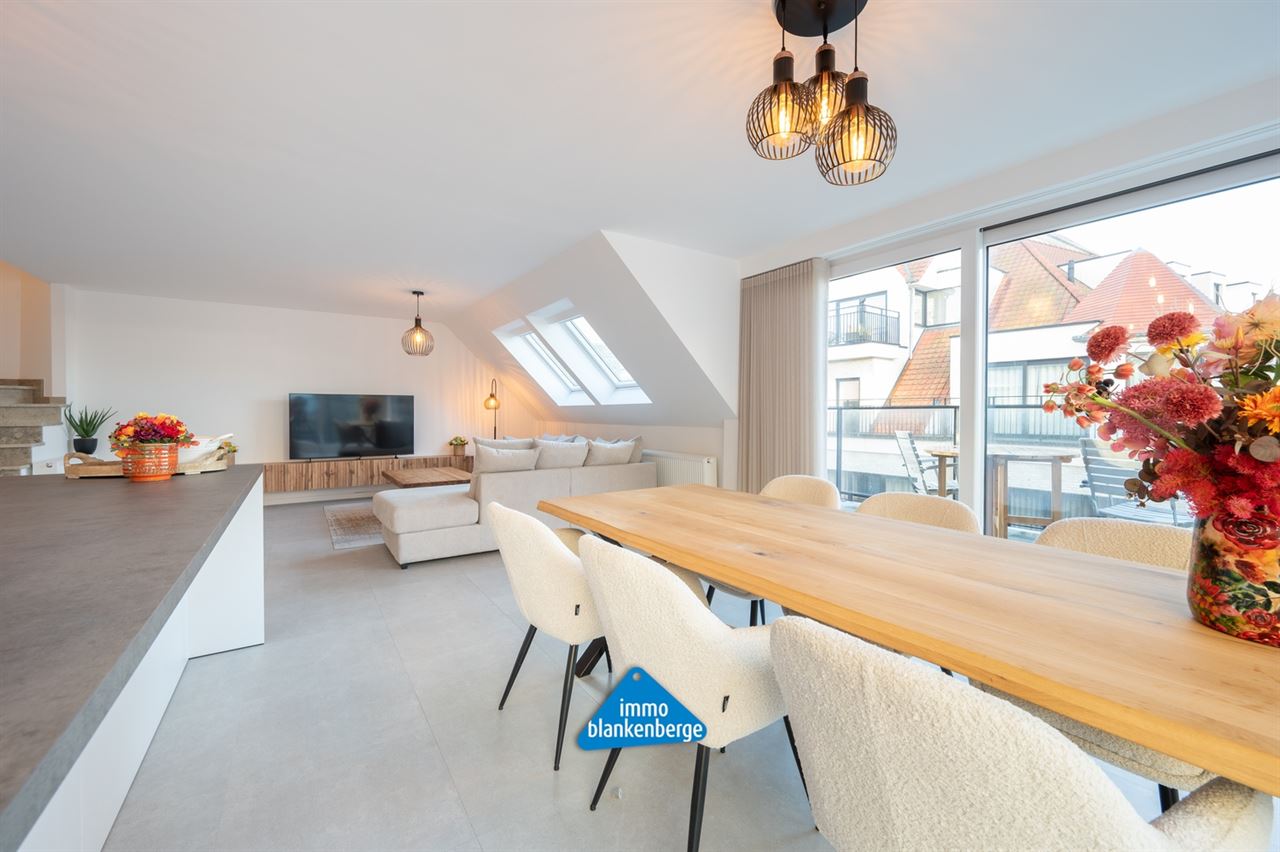 Gemeubelde exclusieve penthouse met garage, twee slaapkamers en terras