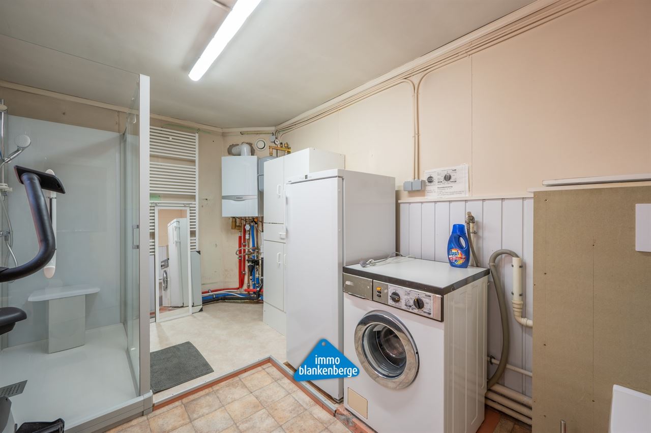 Grote gezinswoning met tuin en 7 slaapkamers nabij centrum en zee