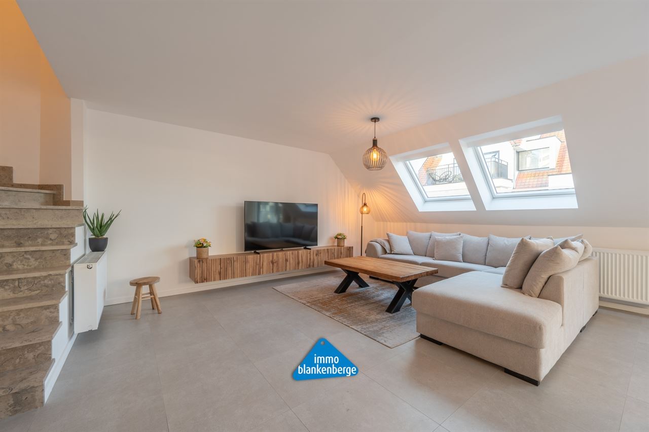 Gemeubelde exclusieve penthouse met garage, twee slaapkamers en terras
