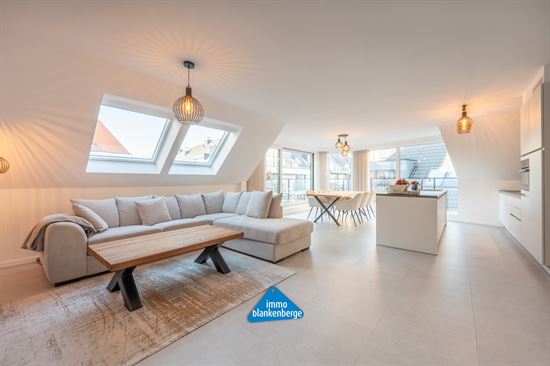 Gemeubelde exclusieve penthouse met garage, twee slaapkamers en terras