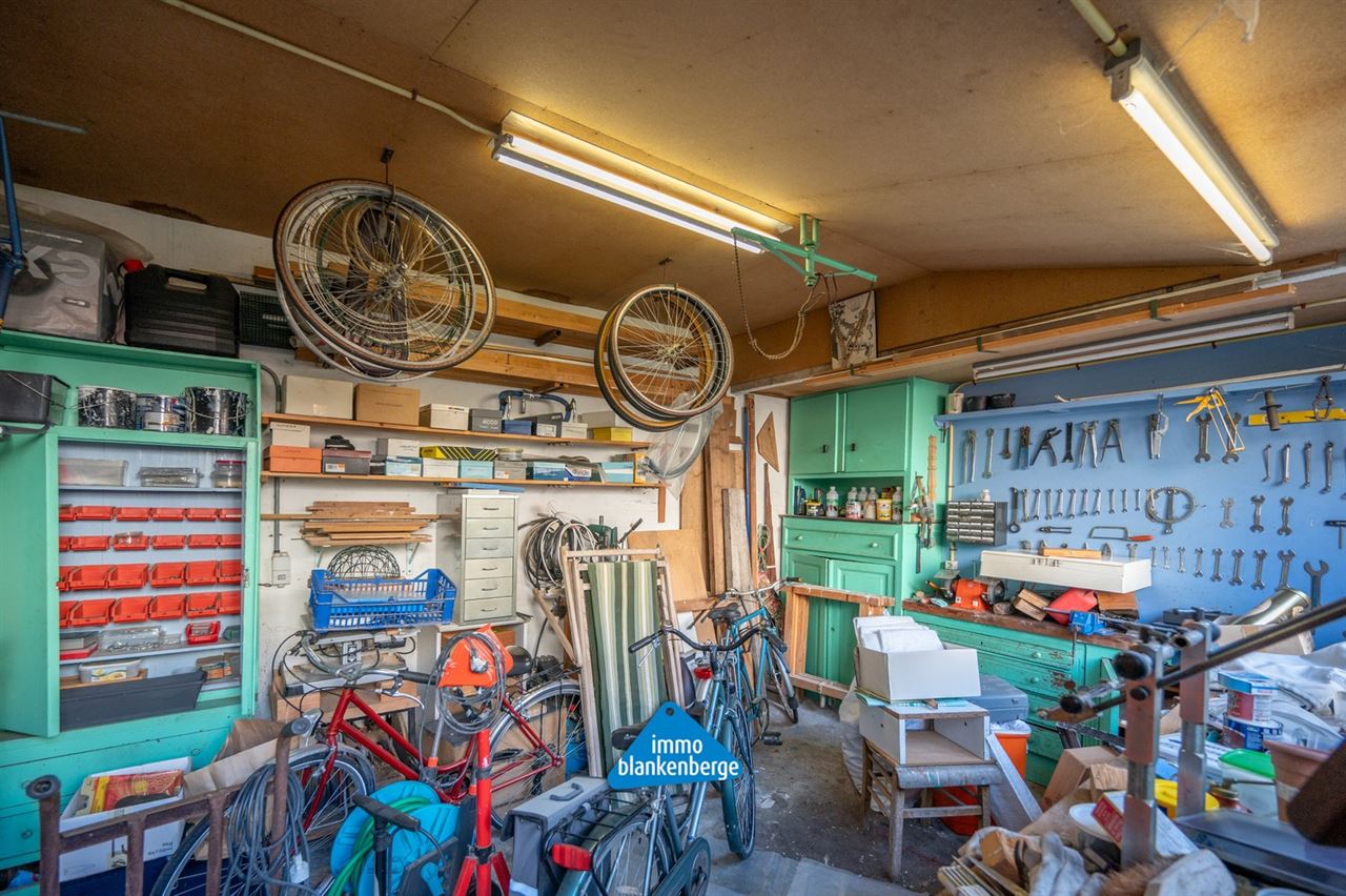 Grote gezinswoning met tuin en 7 slaapkamers nabij centrum en zee