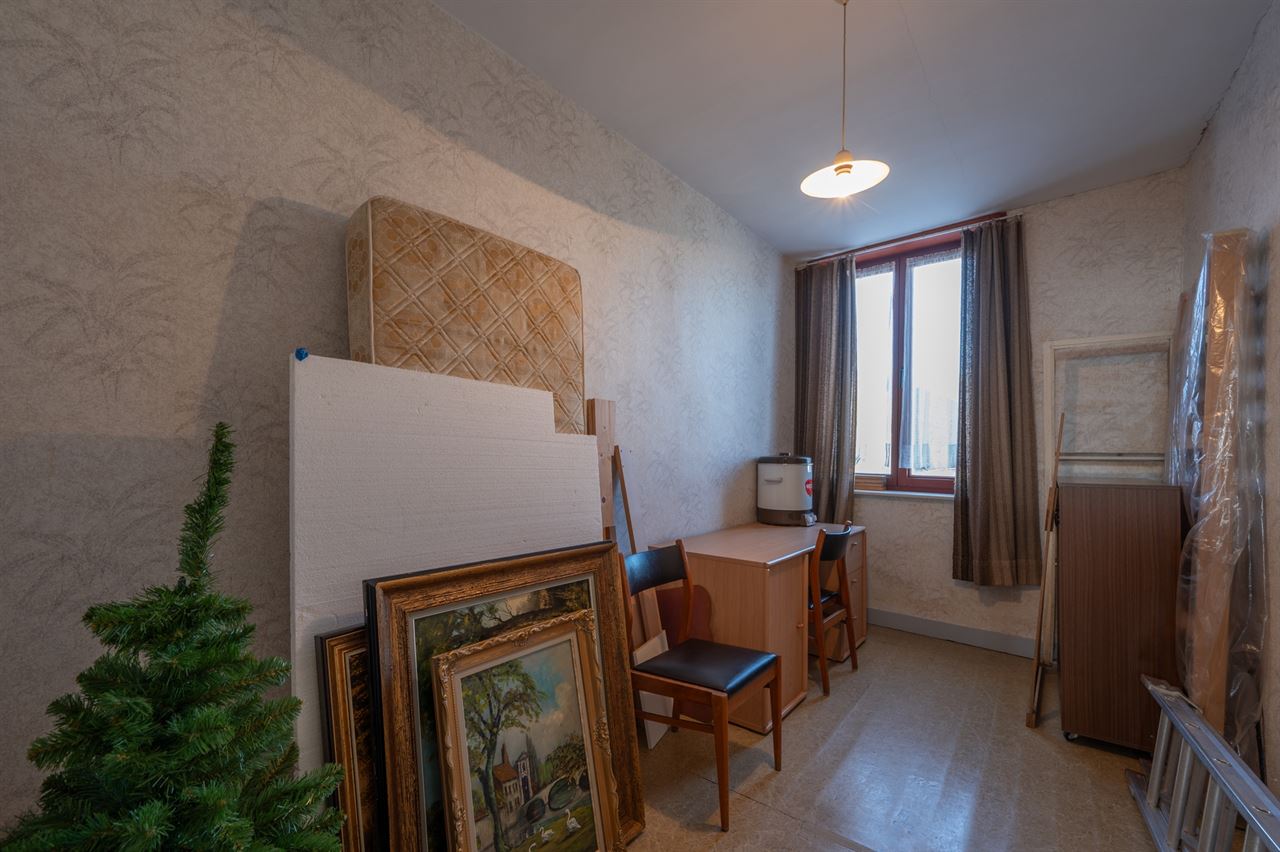 Grote gezinswoning met tuin en 7 slaapkamers nabij centrum en zee