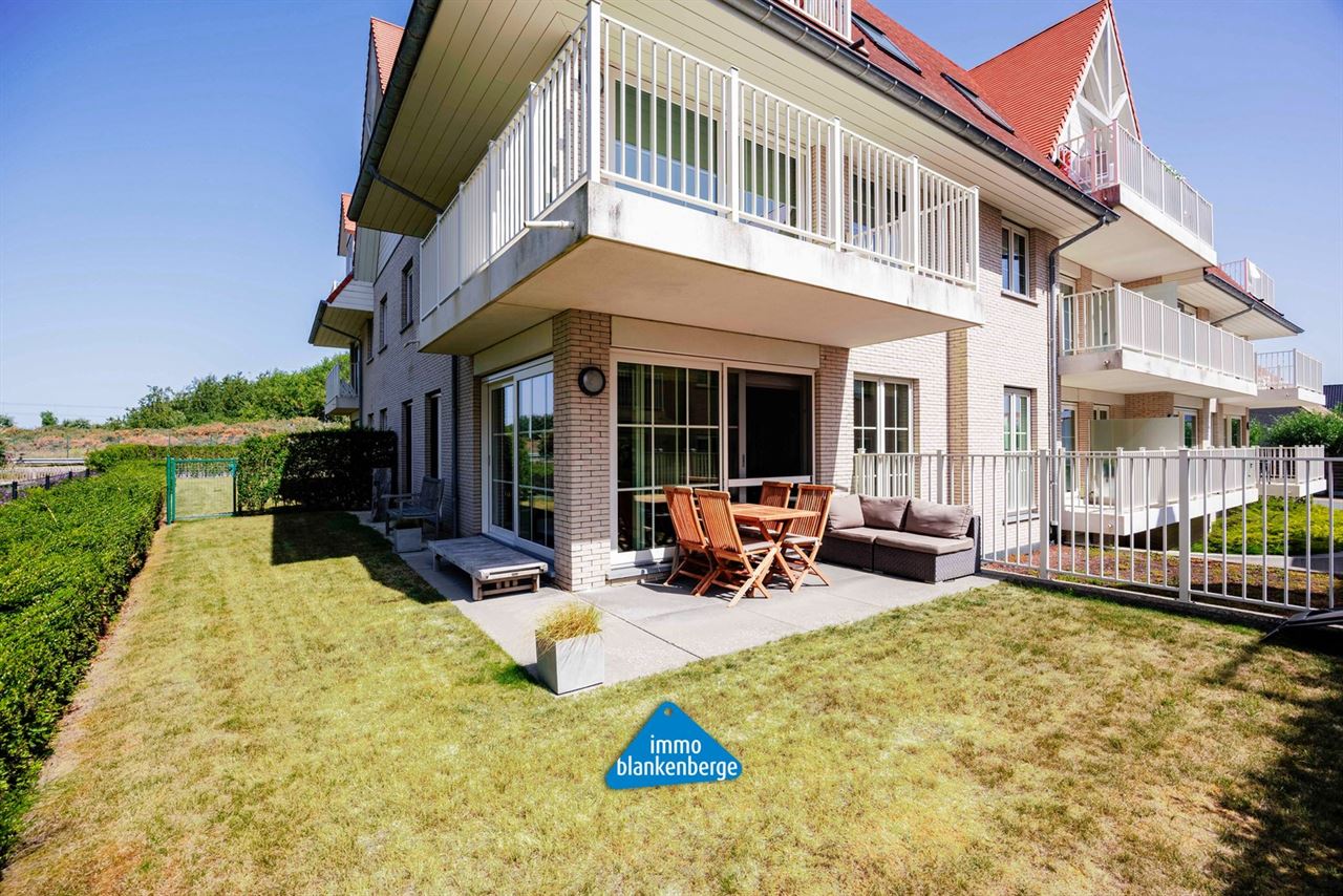 Luxe afgewerkt 2‑slaapkamerappartement met tuin in De Haan