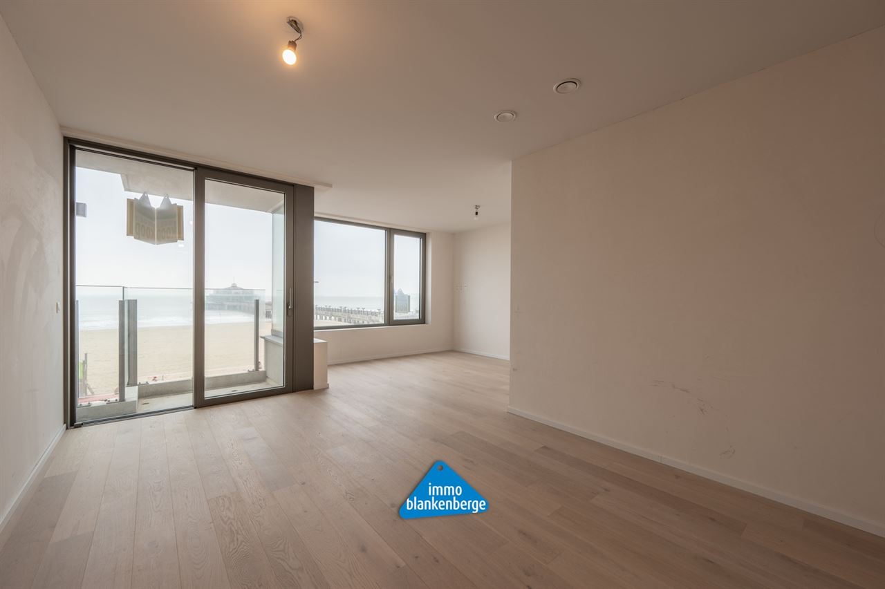 Appartement te koop op topligging aan de Zeedijk met prachtig zicht op de Pier van Blankenberge