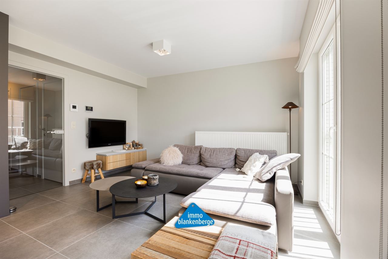 Luxe afgewerkt 2‑slaapkamerappartement met tuin in De Haan