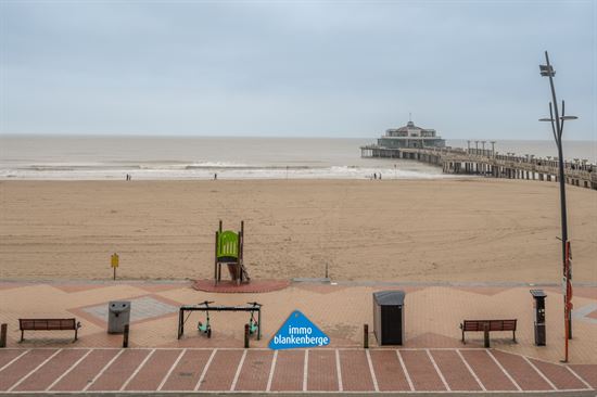 Appartement te koop op topligging aan de Zeedijk met prachtig zicht op de Pier van Blankenberge