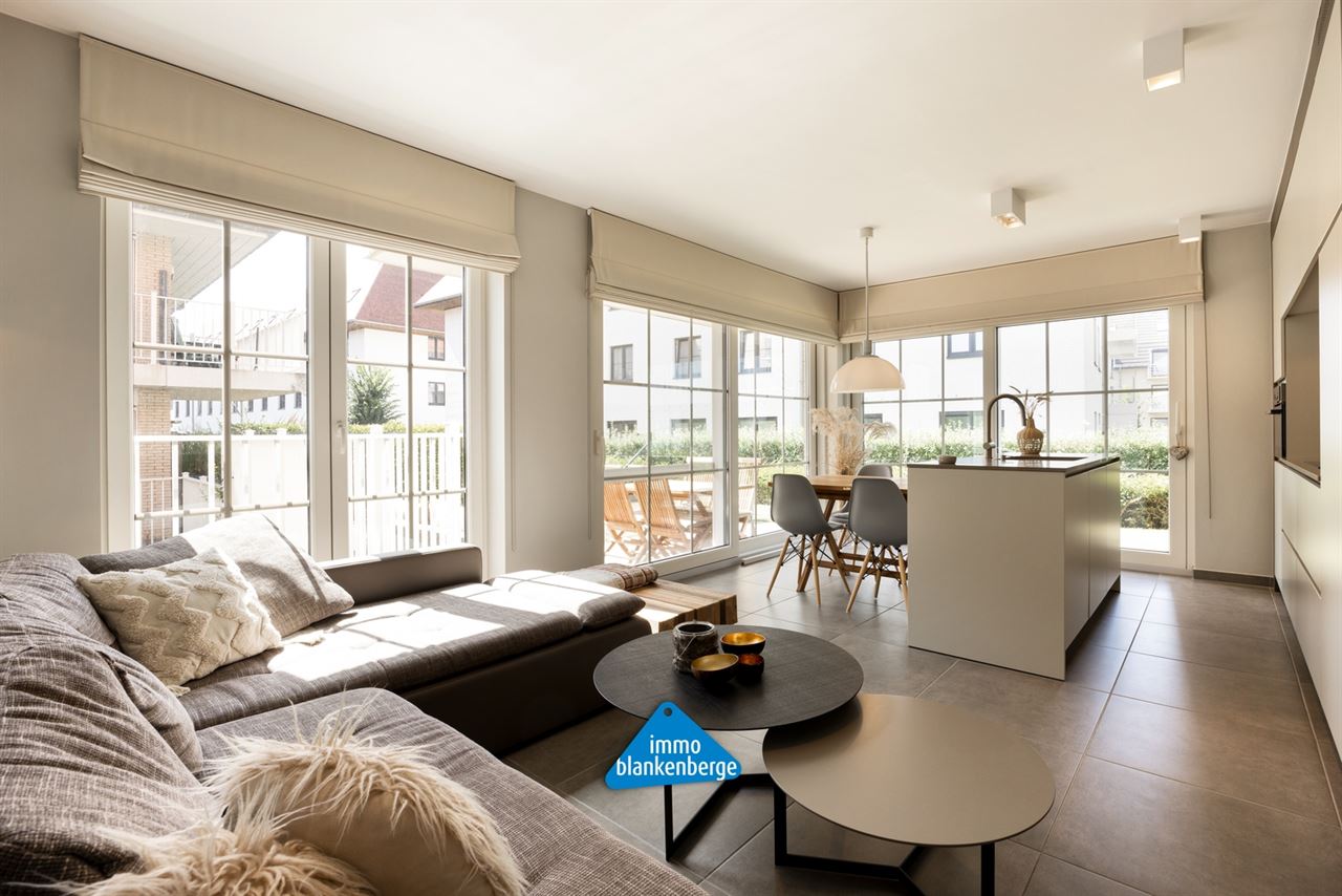 Luxe afgewerkt 2‑slaapkamerappartement met tuin in De Haan