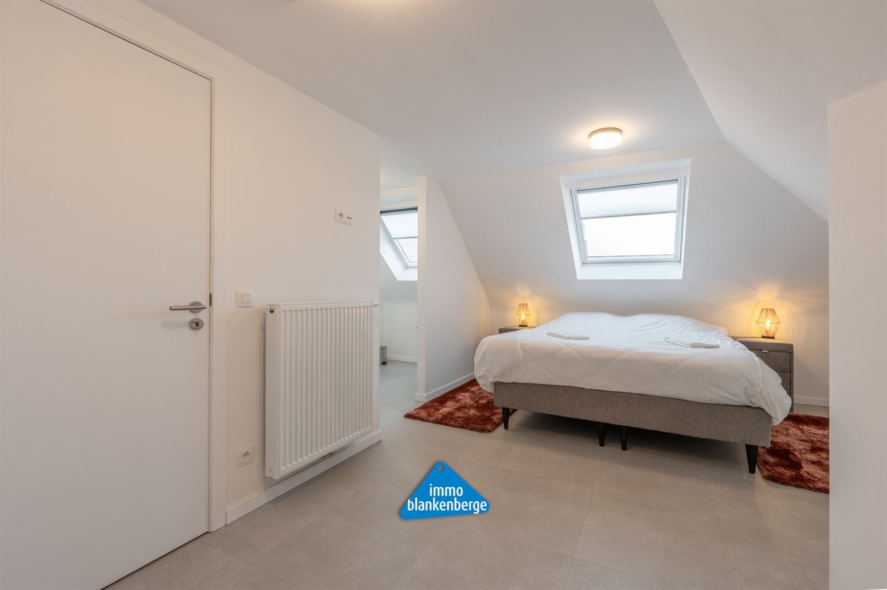 Gemeubelde exclusieve penthouse met garage, twee slaapkamers en terras