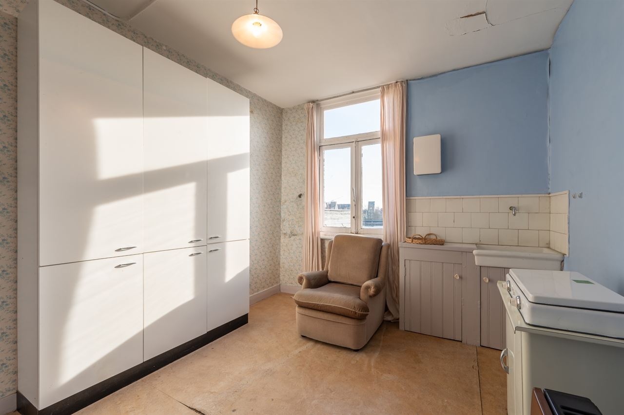 Grote gezinswoning met tuin en 7 slaapkamers nabij centrum en zee