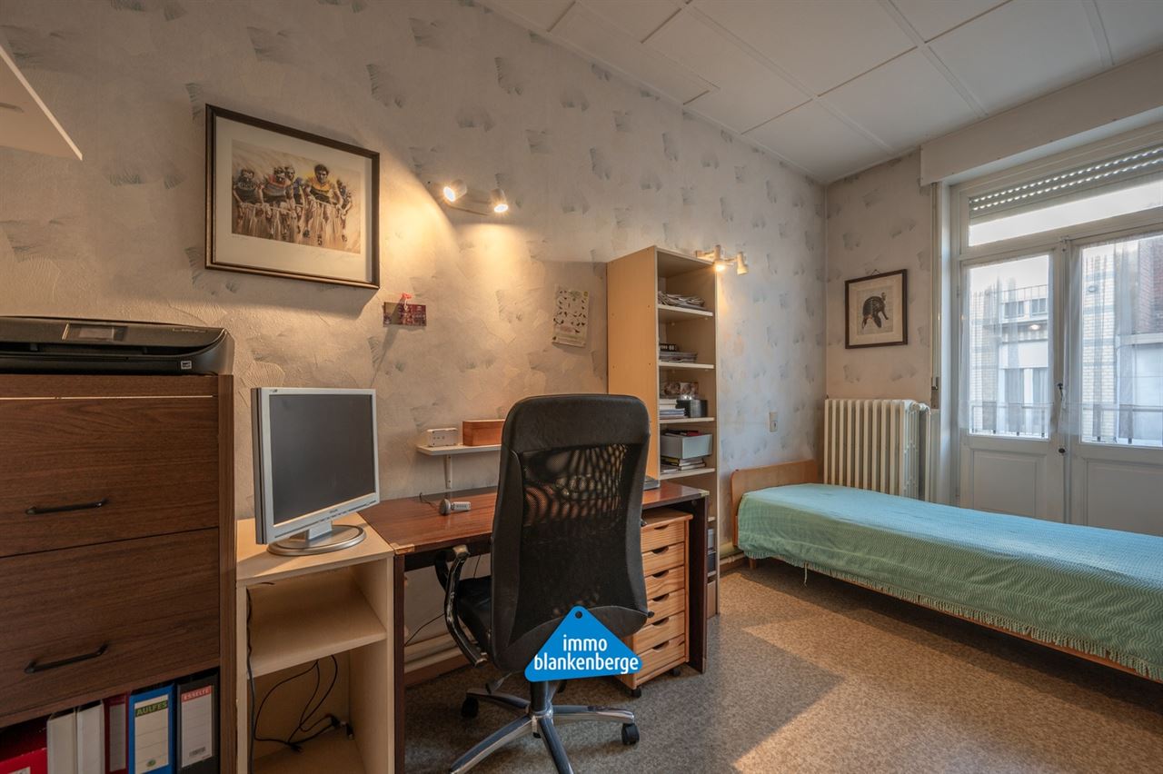 Grote gezinswoning met tuin en 7 slaapkamers nabij centrum en zee