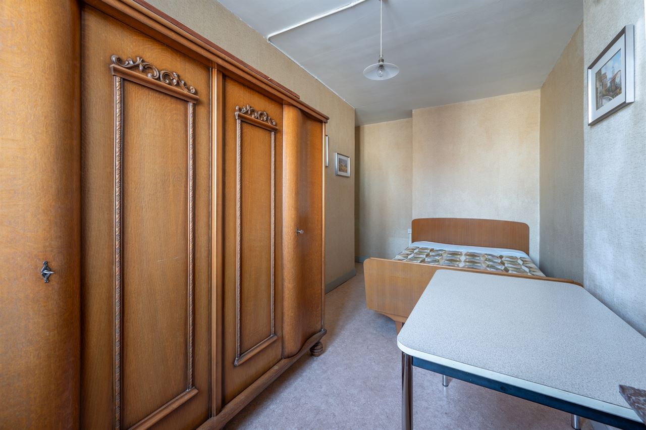 Grote gezinswoning met tuin en 7 slaapkamers nabij centrum en zee