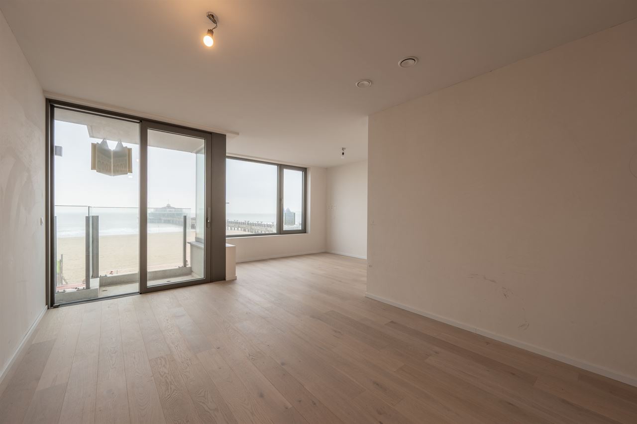Appartement te koop op topligging aan de Zeedijk met prachtig zicht op de Pier van Blankenberge