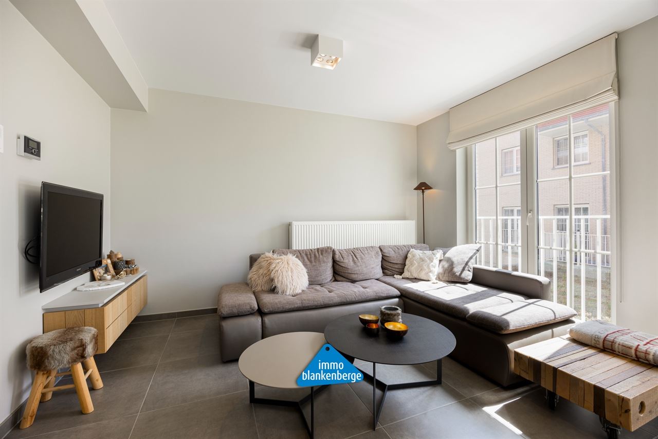 Luxe afgewerkt 2‑slaapkamerappartement met tuin in De Haan