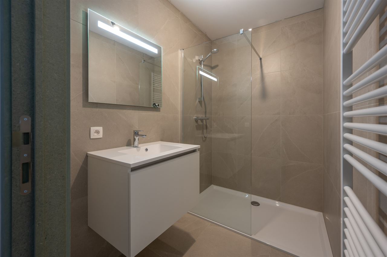 Appartement te koop op topligging aan de Zeedijk met prachtig zicht op de Pier van Blankenberge
