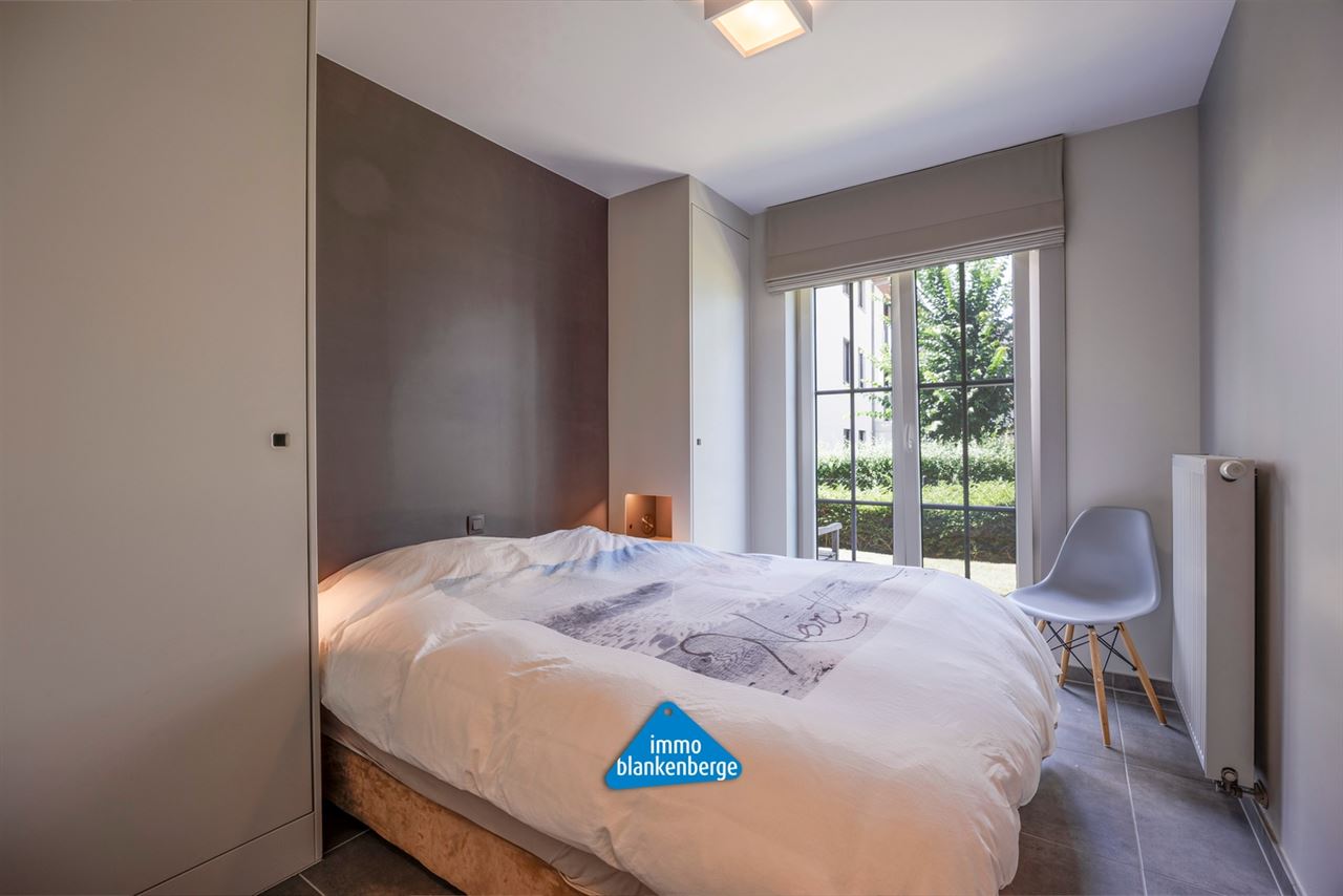 Luxe afgewerkt 2‑slaapkamerappartement met tuin in De Haan
