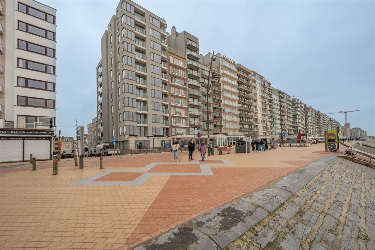 Appartement te koop op topligging aan de Zeedijk met prachtig zicht op de Pier van Blankenberge