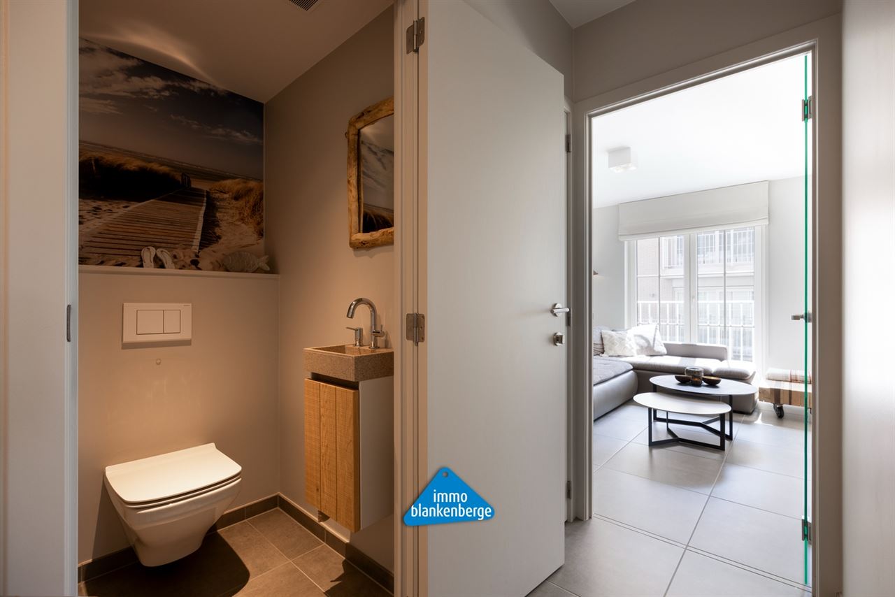 Luxe afgewerkt 2‑slaapkamerappartement met tuin in De Haan