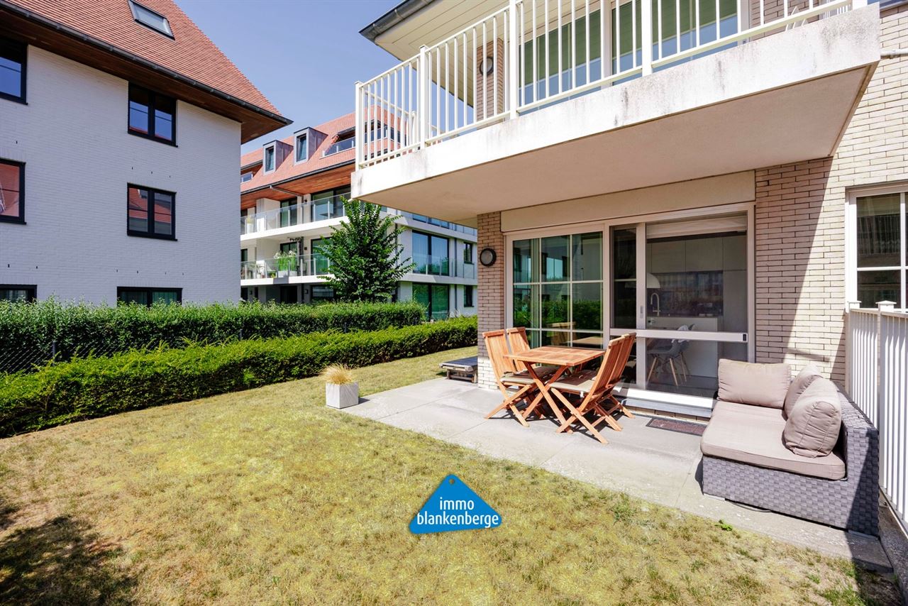 Luxe afgewerkt 2‑slaapkamerappartement met tuin in De Haan