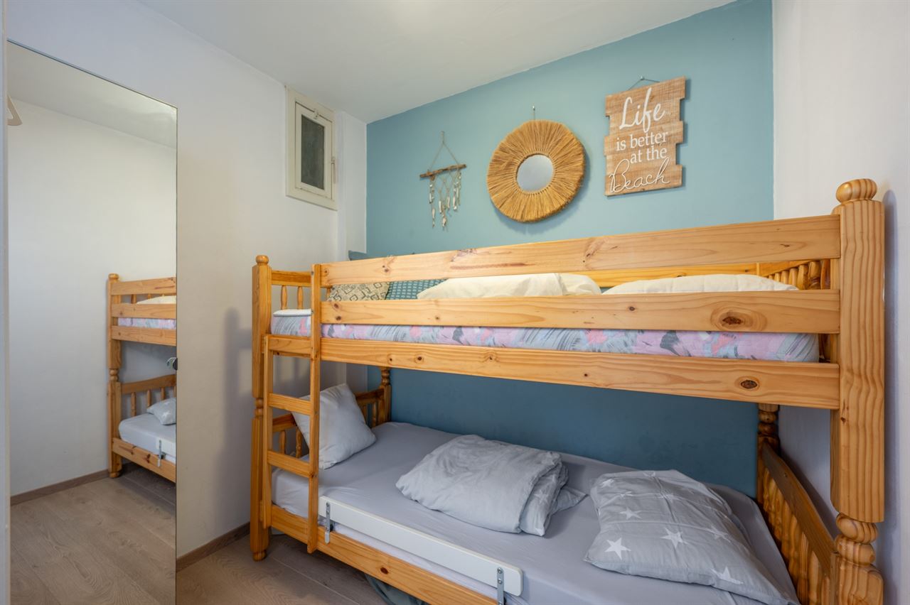 Instapklaar gemeubeld appartement op de Zeedijk van Blankenberge