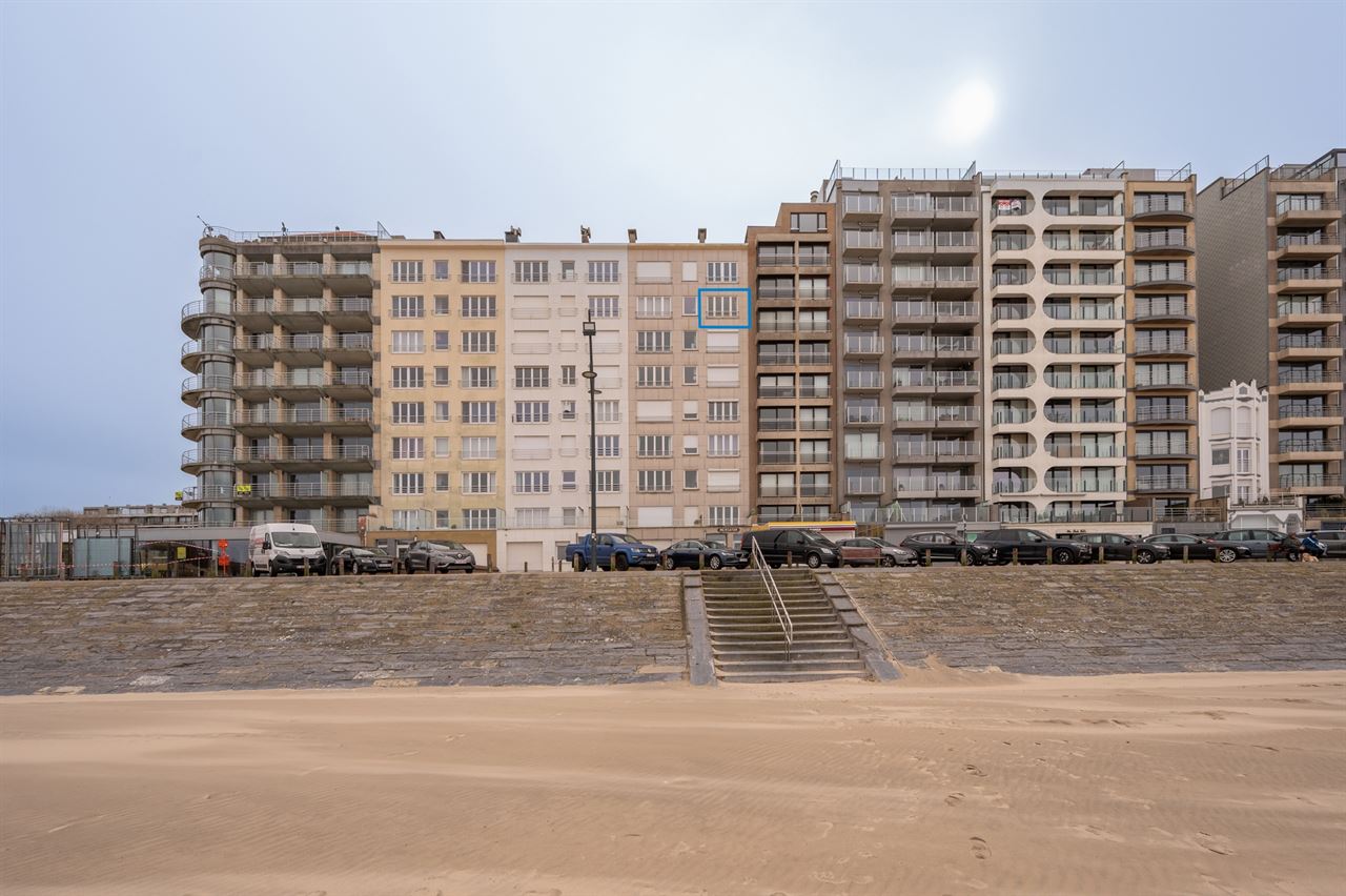 Instapklaar gemeubeld appartement op de Zeedijk van Blankenberge