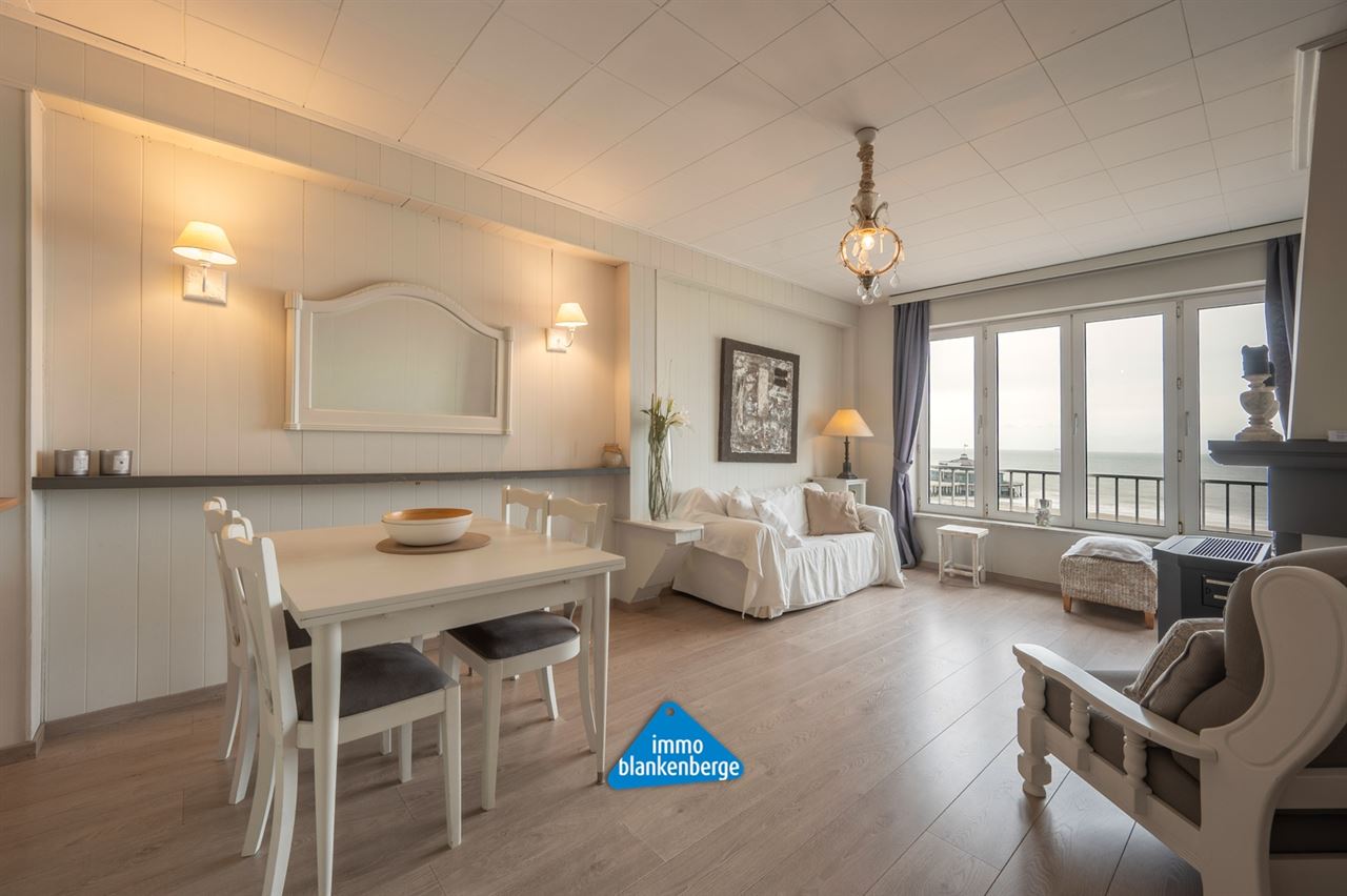 Instapklaar gemeubeld appartement op de Zeedijk van Blankenberge