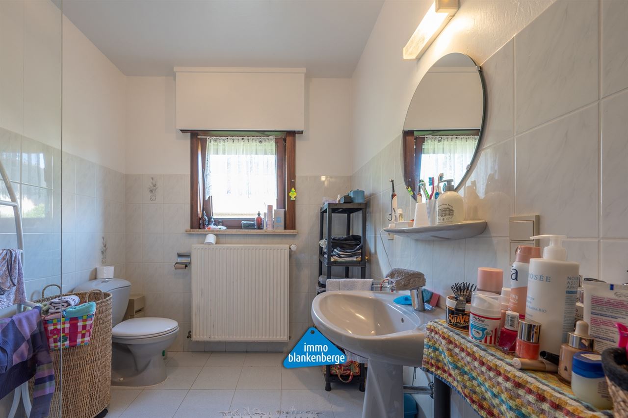 Gezellige Villa met Twee Slaapkamers en Grote Tuin