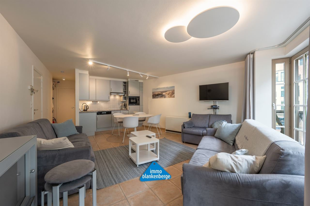 Instapklaar gemeubeld éénslaapkamerappartement op topligging aan de zee in Blankenberge