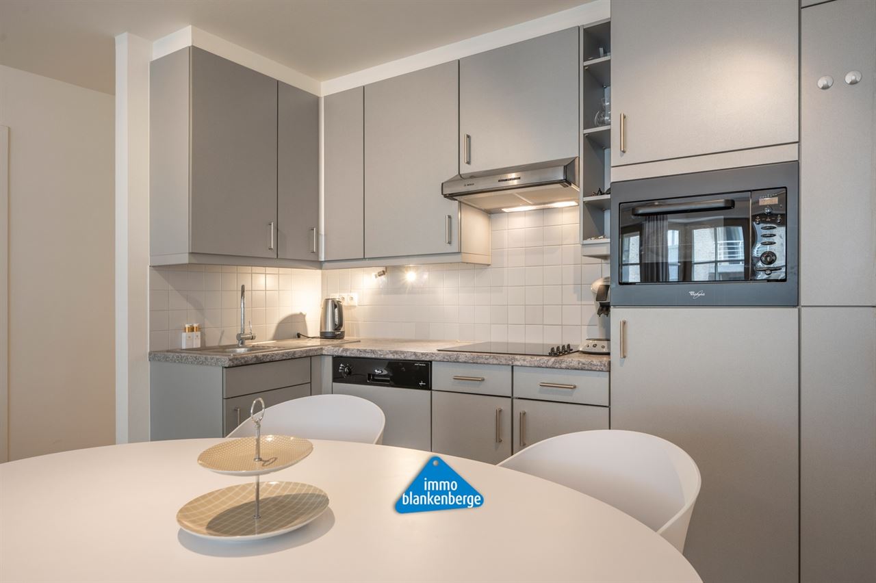 Instapklaar gemeubeld éénslaapkamerappartement op topligging aan de zee in Blankenberge