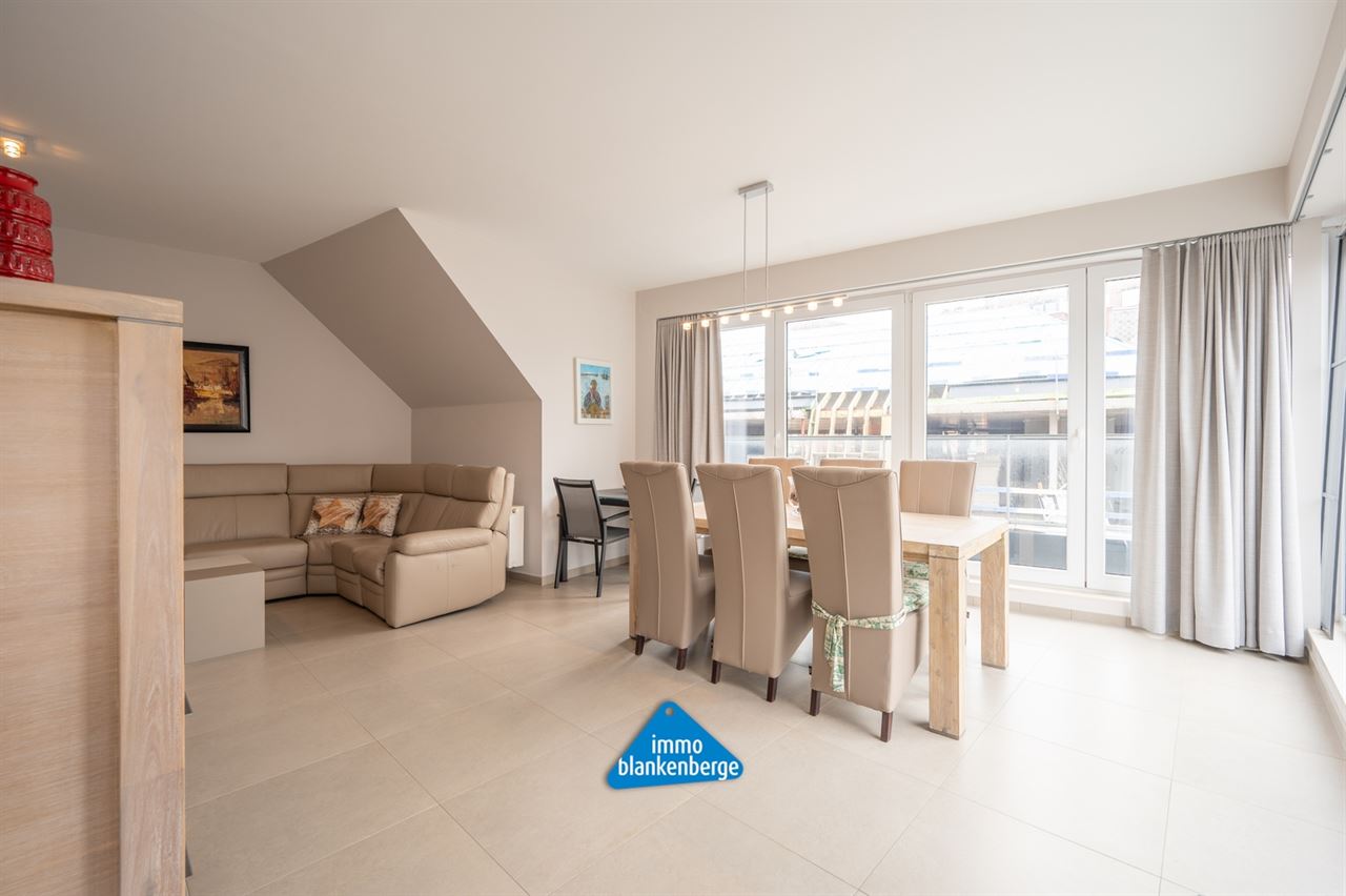Uniek dakappartement met 3 slaapkamers en 2 badkamers.