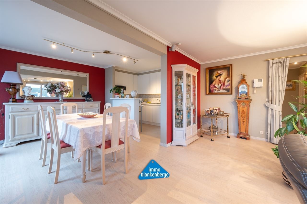 Lichtrijk hoekappartement met een zuidgericht terras (+/- 20m²) in het centrum van Blankenberge