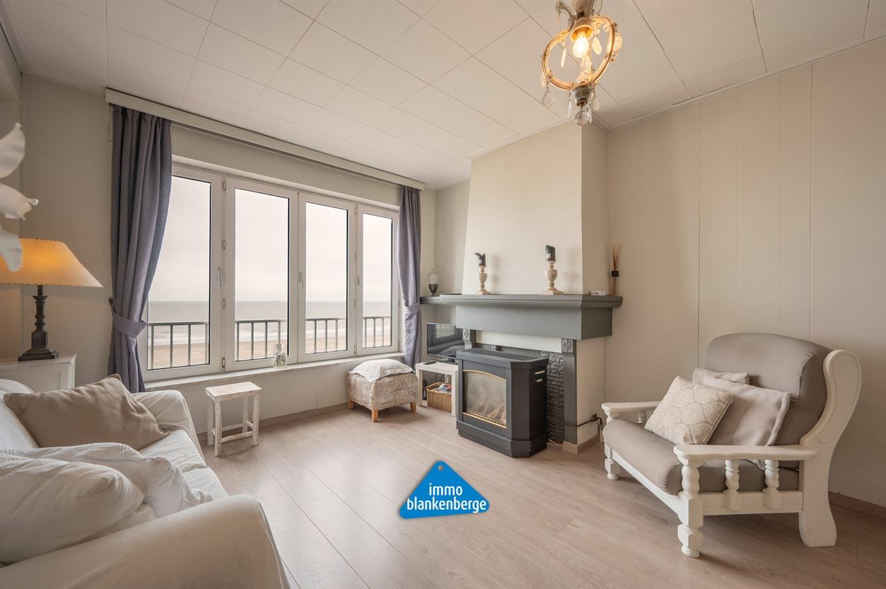Instapklaar gemeubeld appartement op de Zeedijk van Blankenberge