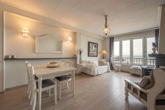 Instapklaar gemeubeld appartement op de Zeedijk van Blankenberge