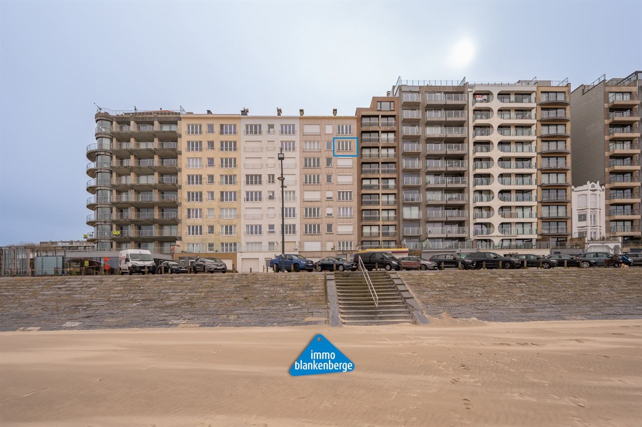 Instapklaar gemeubeld appartement op de Zeedijk van Blankenberge