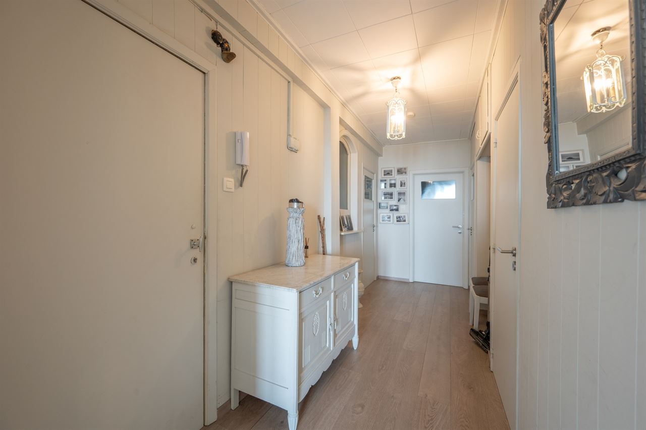 Instapklaar gemeubeld appartement op de Zeedijk van Blankenberge