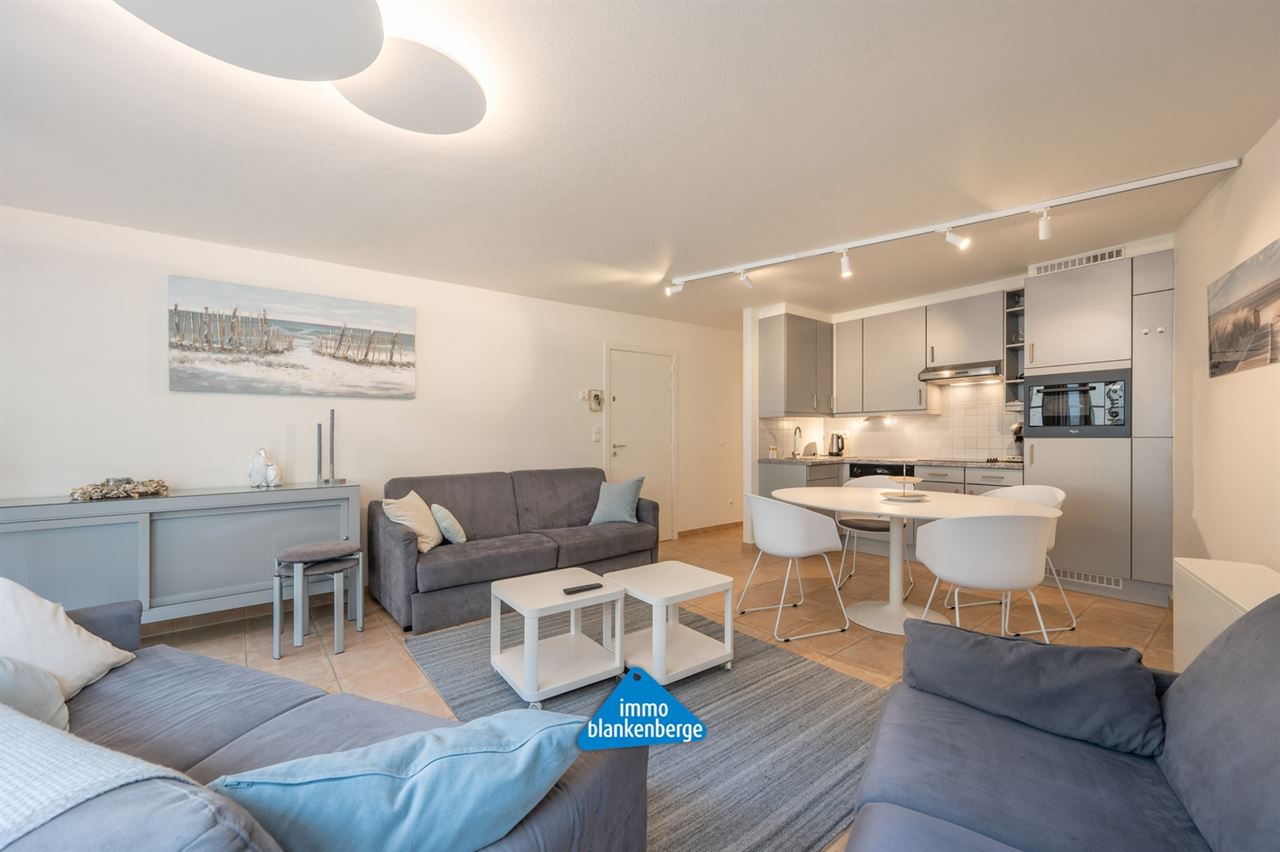 Instapklaar gemeubeld éénslaapkamerappartement op topligging aan de zee in Blankenberge