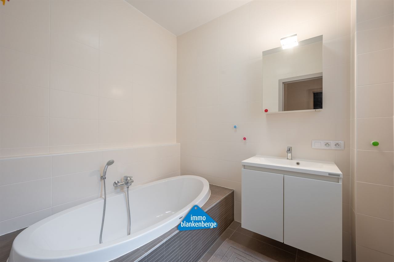 Uniek dakappartement met 3 slaapkamers en 2 badkamers.