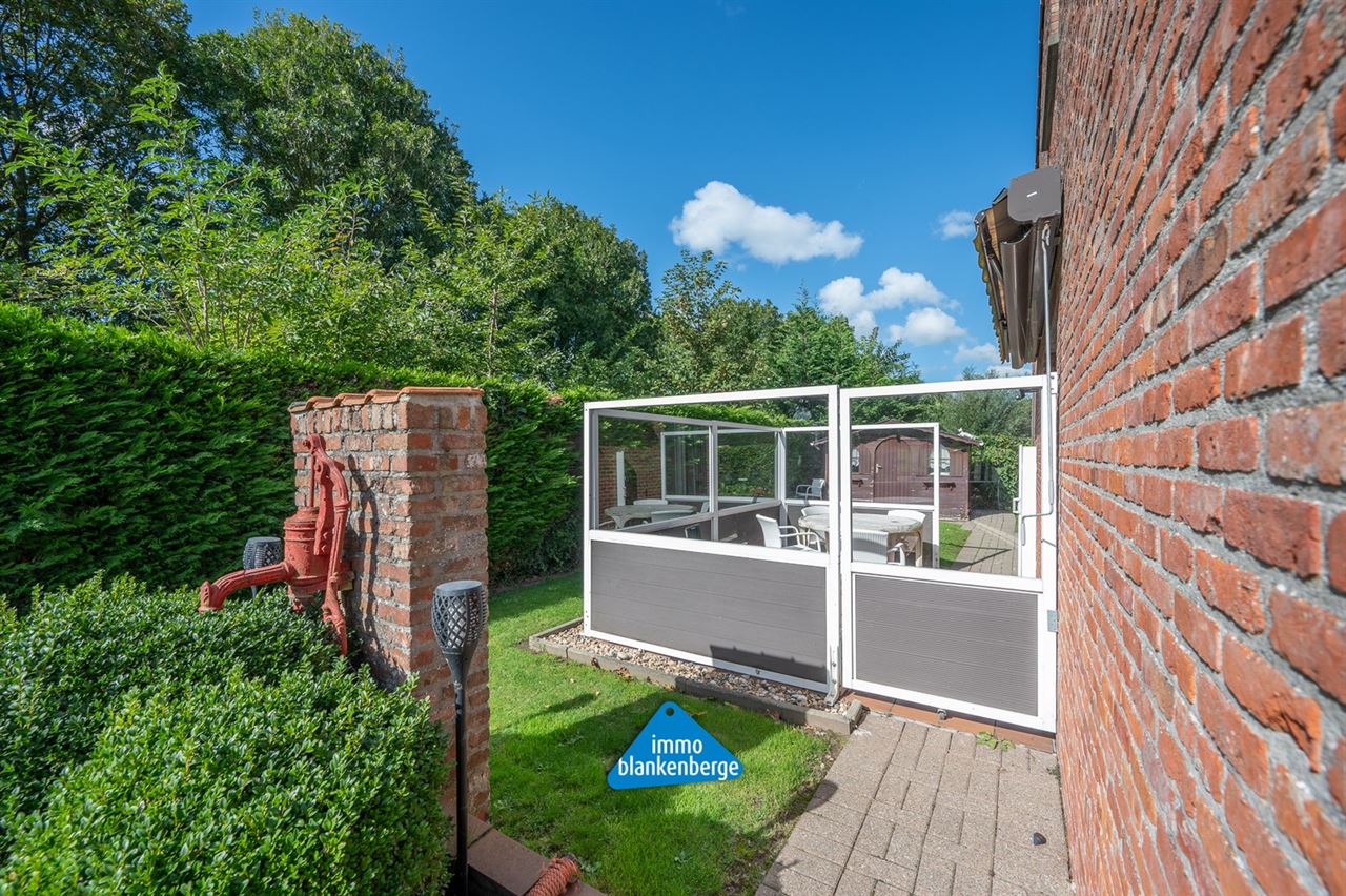 Gezellige Villa met Twee Slaapkamers en Grote Tuin