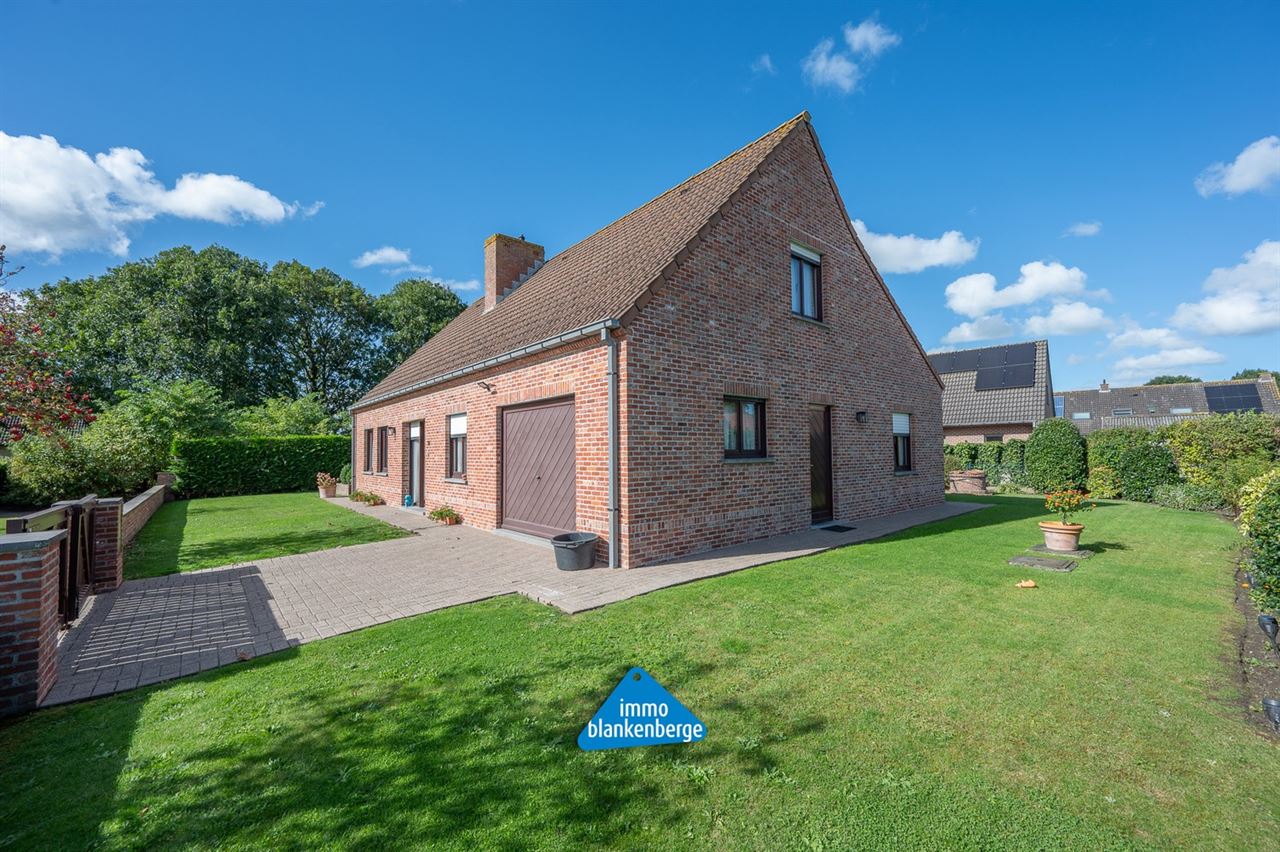 Gezellige Villa met Twee Slaapkamers en Grote Tuin