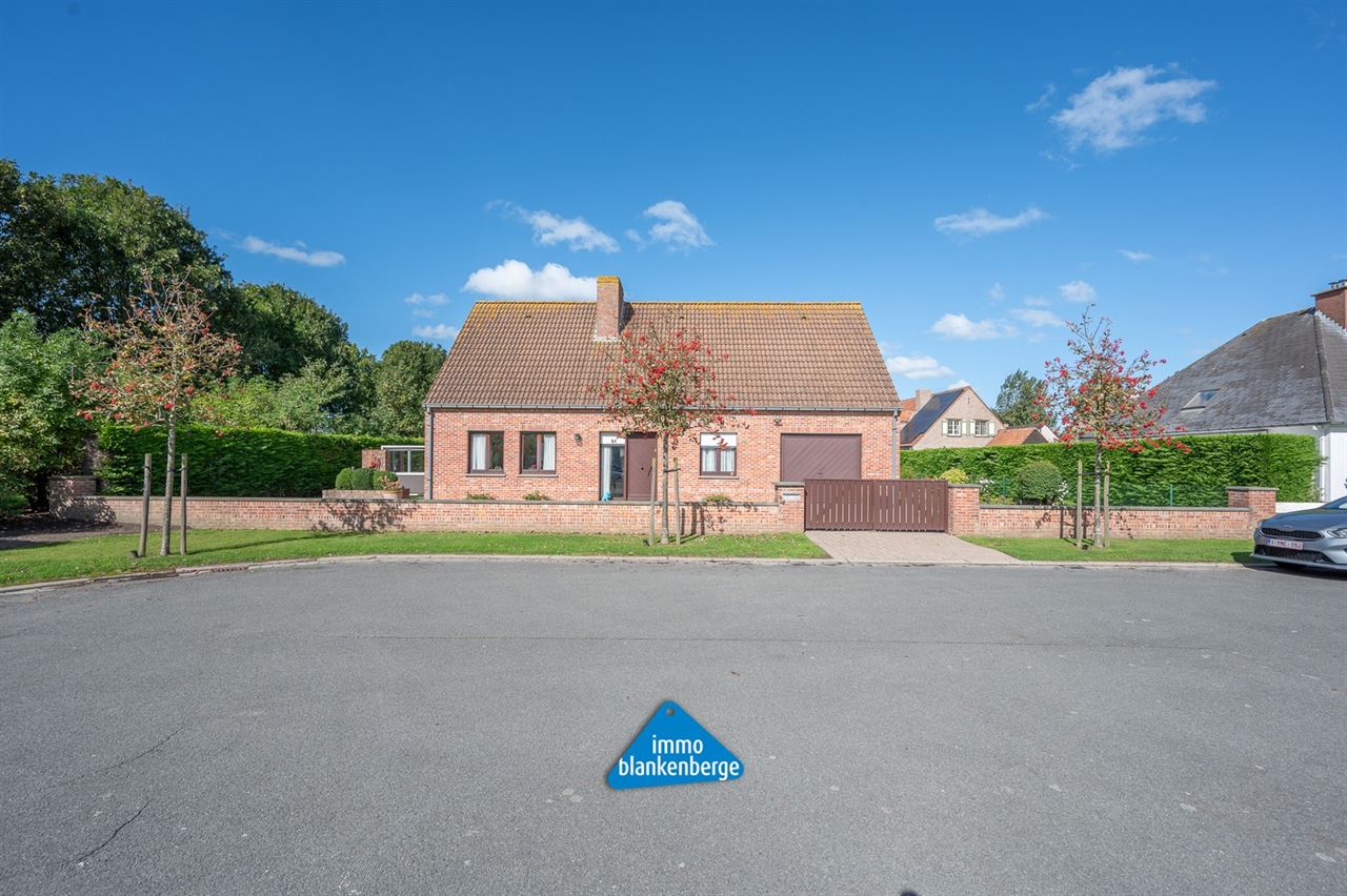 Gezellige Villa met Twee Slaapkamers en Grote Tuin