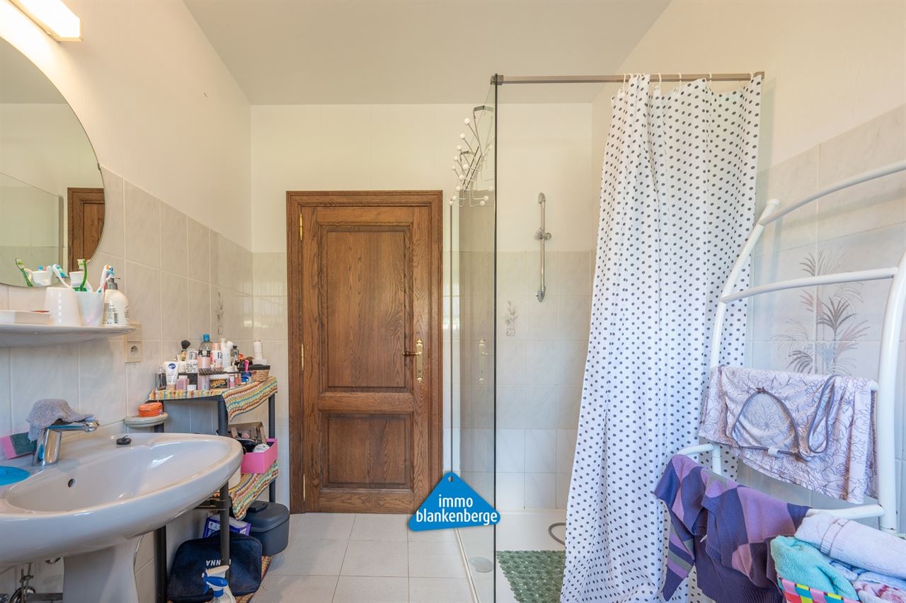 Gezellige Villa met Twee Slaapkamers en Grote Tuin
