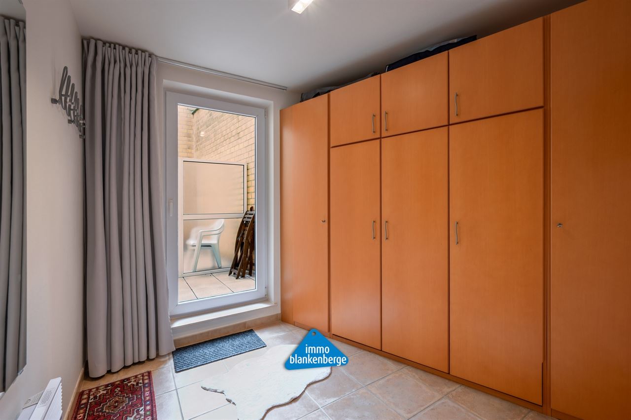 Instapklaar gemeubeld éénslaapkamerappartement op topligging aan de zee in Blankenberge
