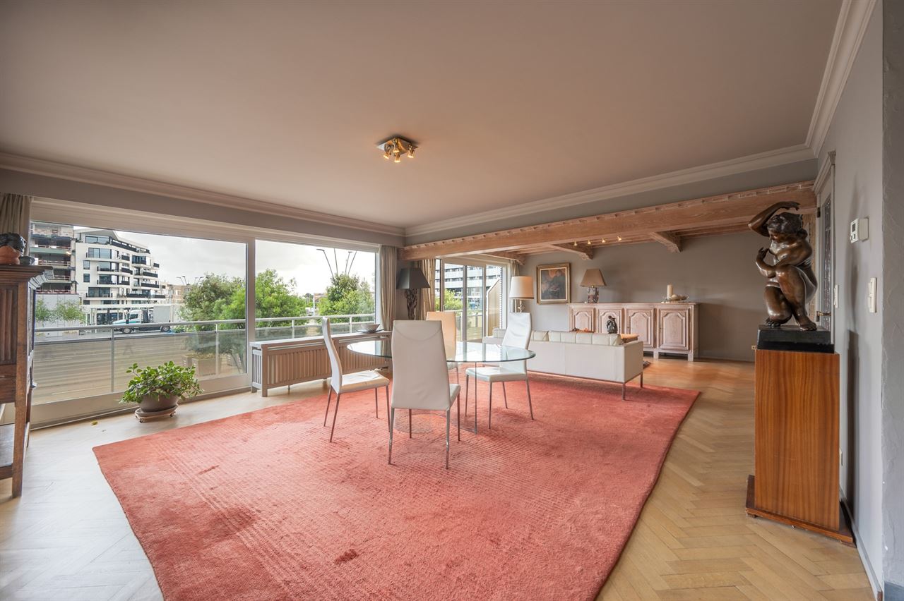 Ruim appartement met 3 slaapkamers op absolute toplocatie