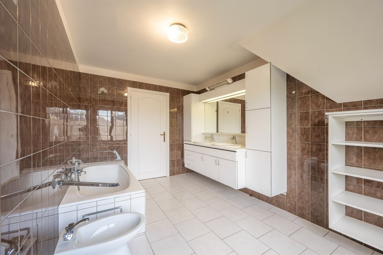 Exclusieve villa in een gegeerde residentiële wijk