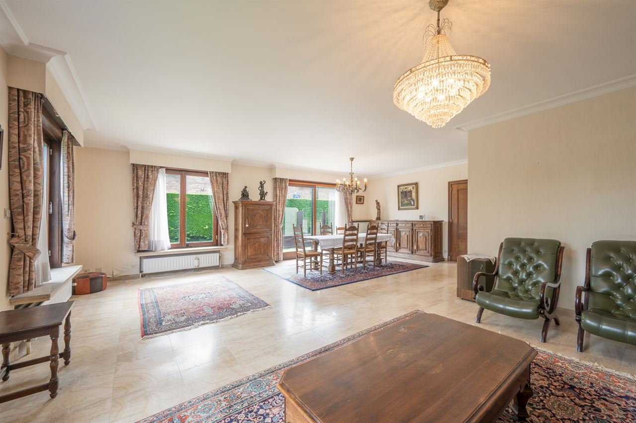 Exclusieve villa in een gegeerde residentiële wijk
