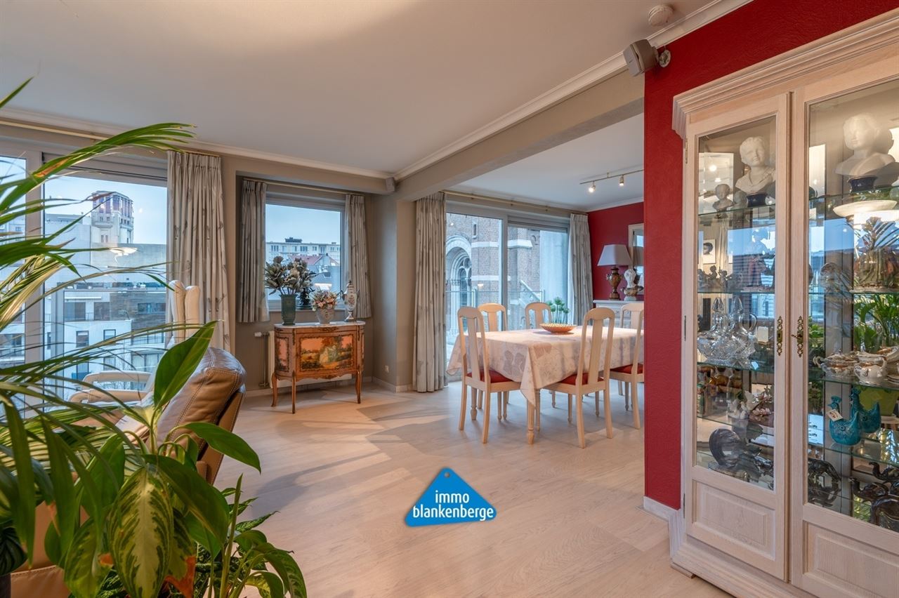 Lichtrijk hoekappartement met een zuidgericht terras (+/- 20m²) in het centrum van Blankenberge