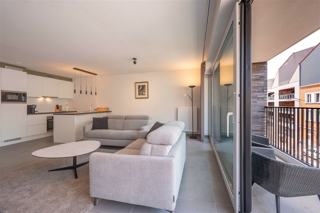 Gemeubeld appartement met 2 slaapkamers en ruim terras.