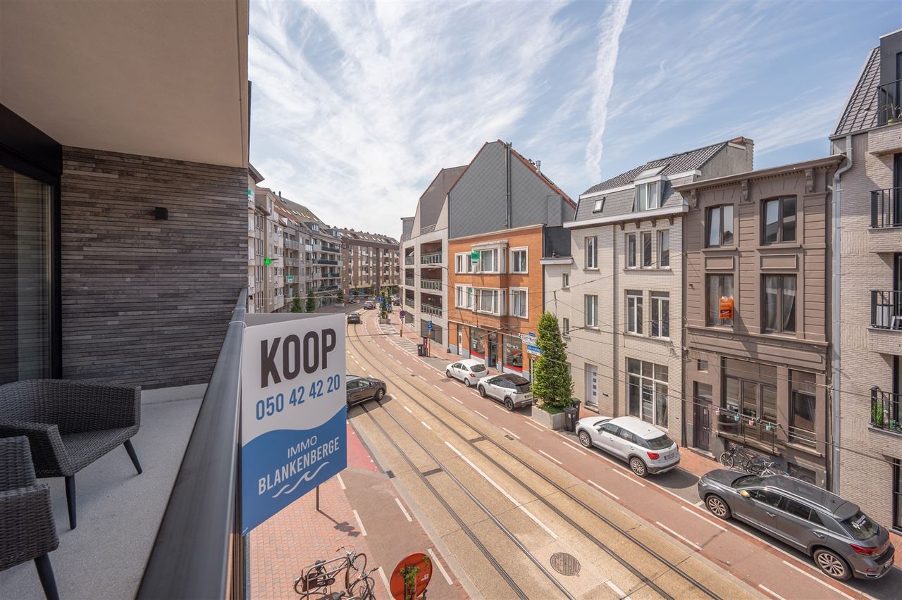 Gemeubeld appartement met 2 slaapkamers en ruim terras.