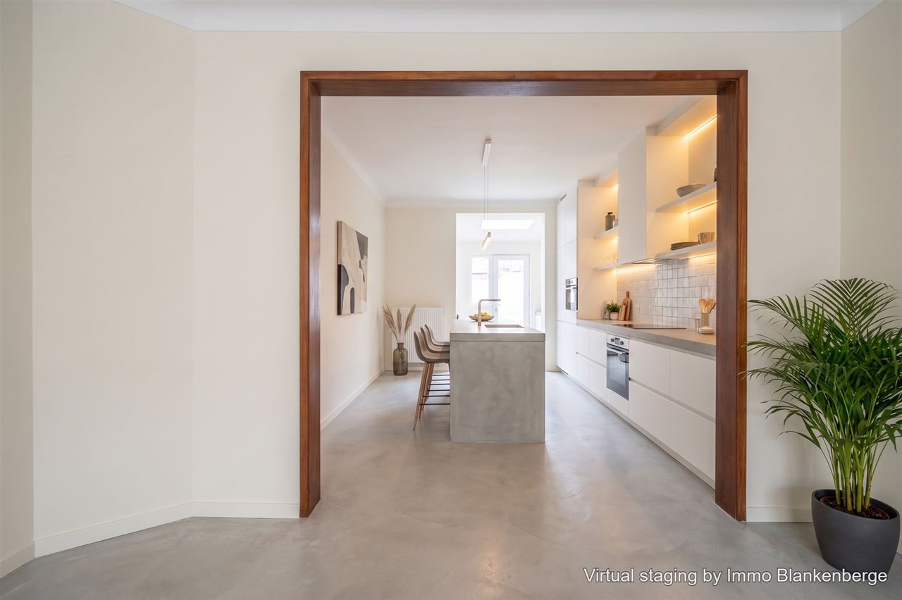 Te renoveren gelijkvloers appartement met tuin